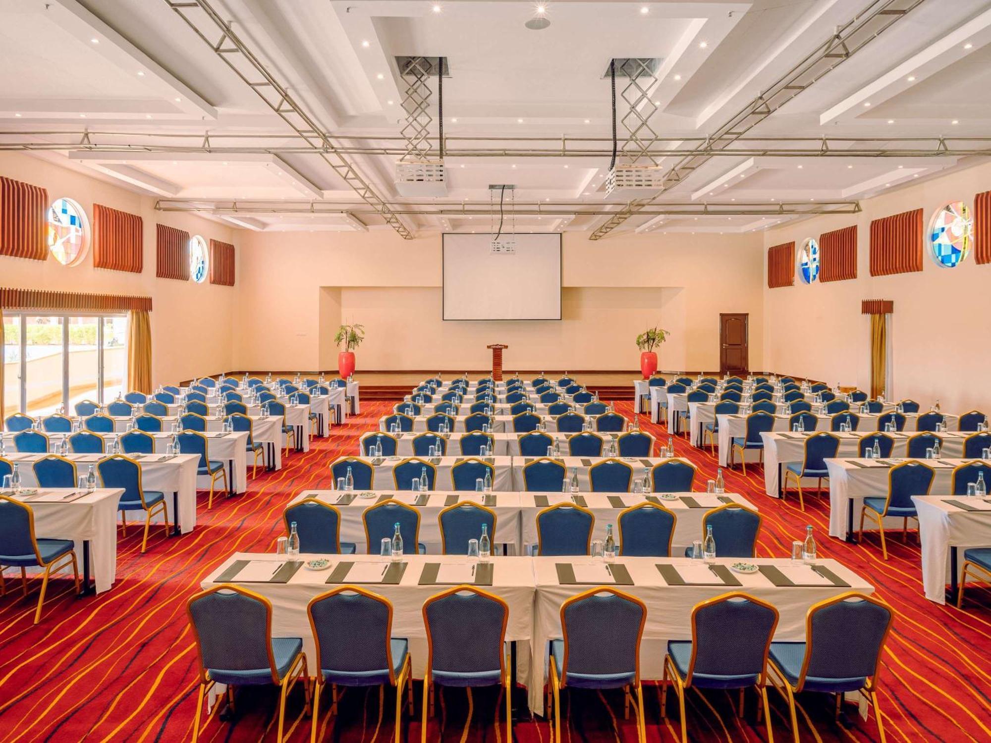 Moevenpick Hotel & Residences Найроби Екстериор снимка