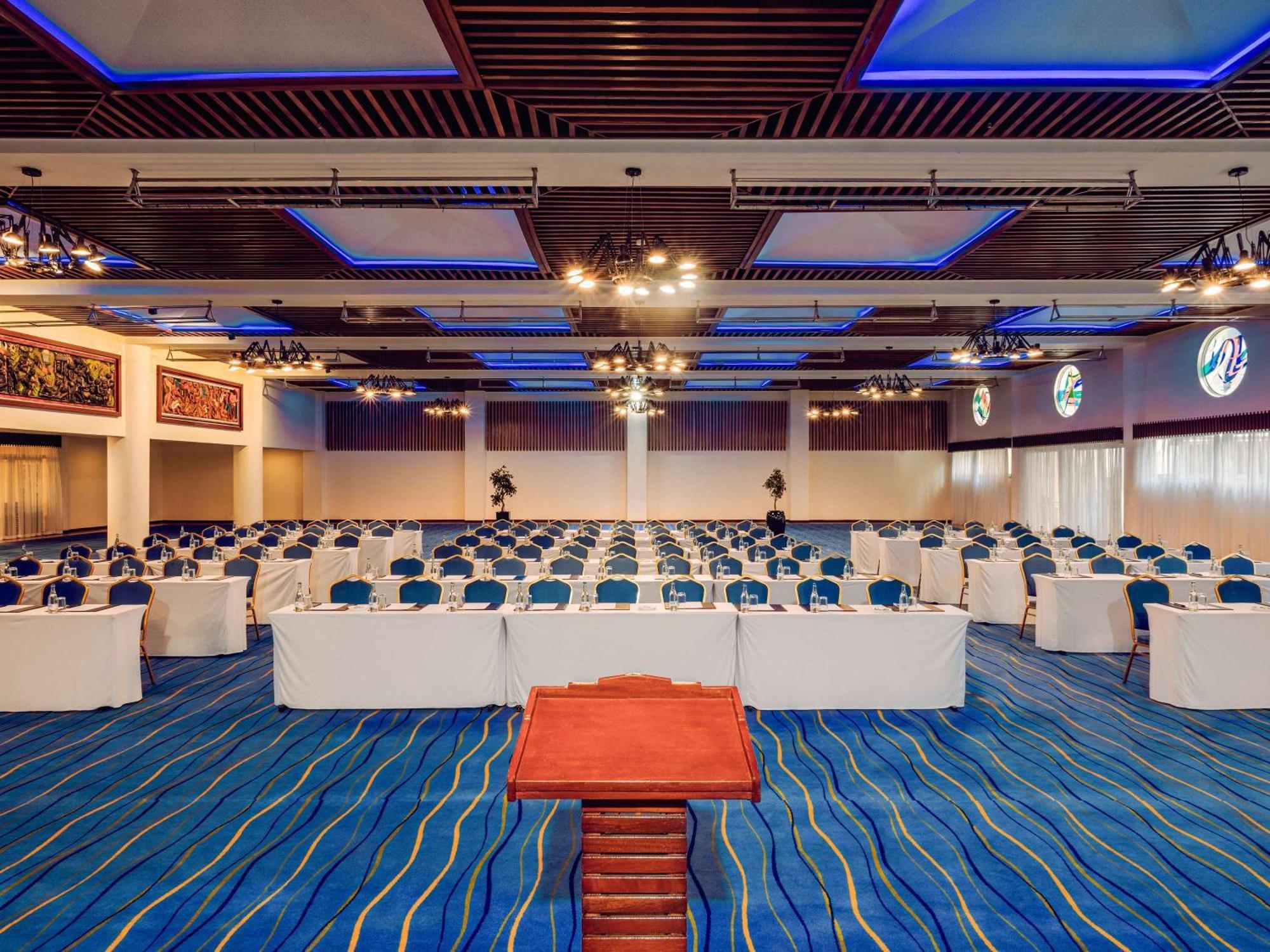 Moevenpick Hotel & Residences Найроби Екстериор снимка