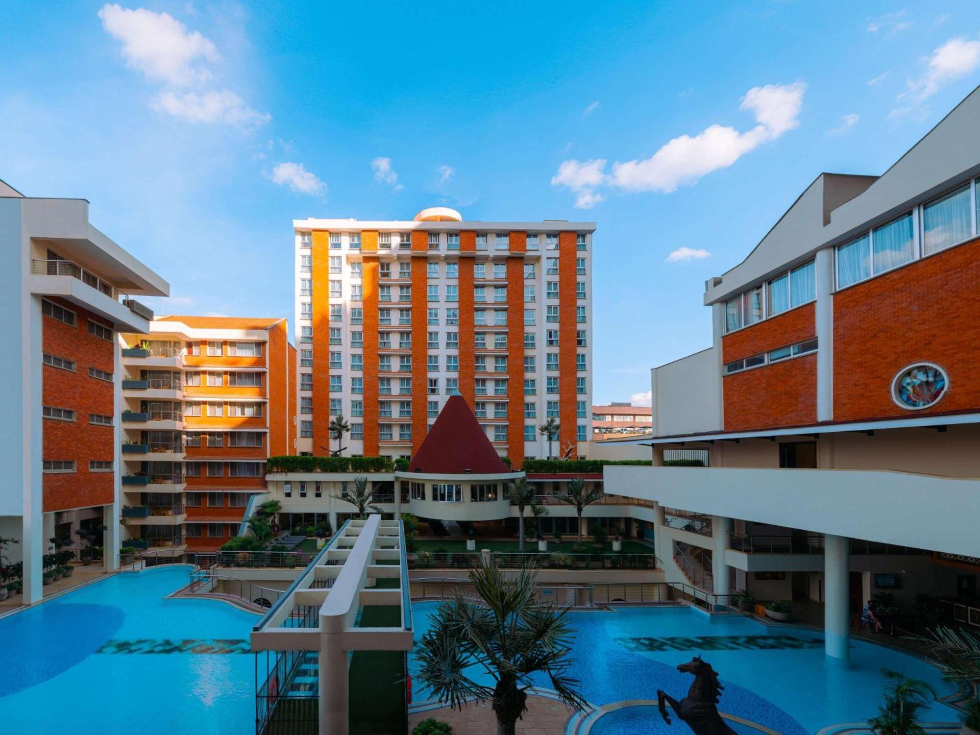 Moevenpick Hotel & Residences Найроби Екстериор снимка