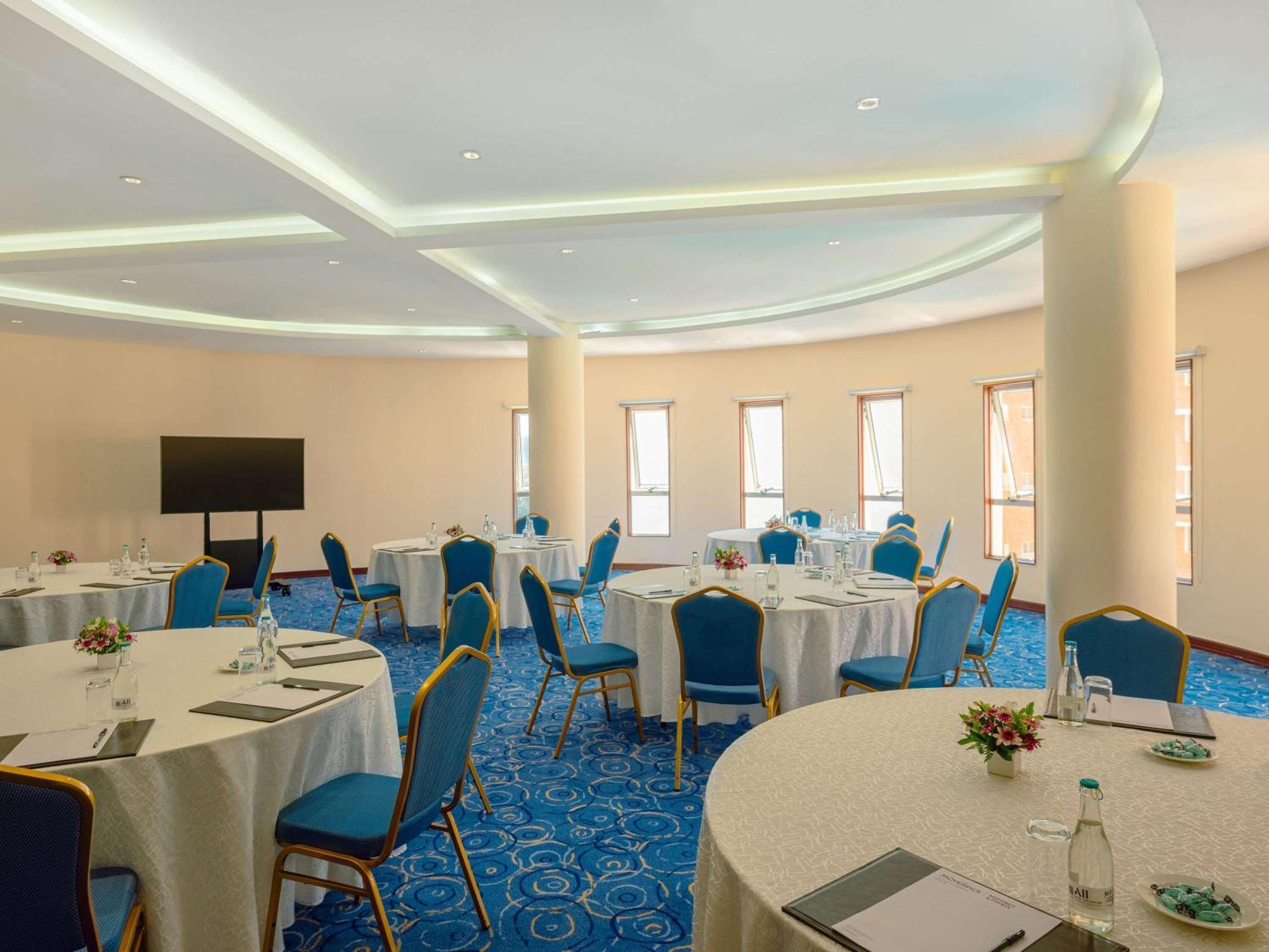 Moevenpick Hotel & Residences Найроби Екстериор снимка