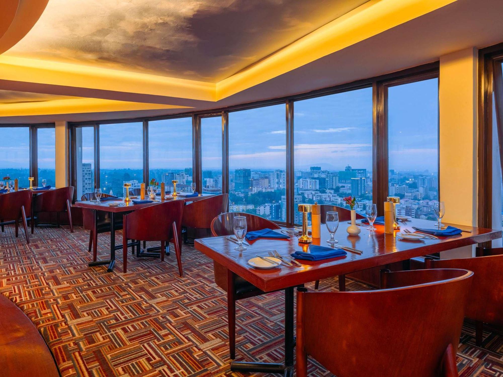 Moevenpick Hotel & Residences Найроби Екстериор снимка