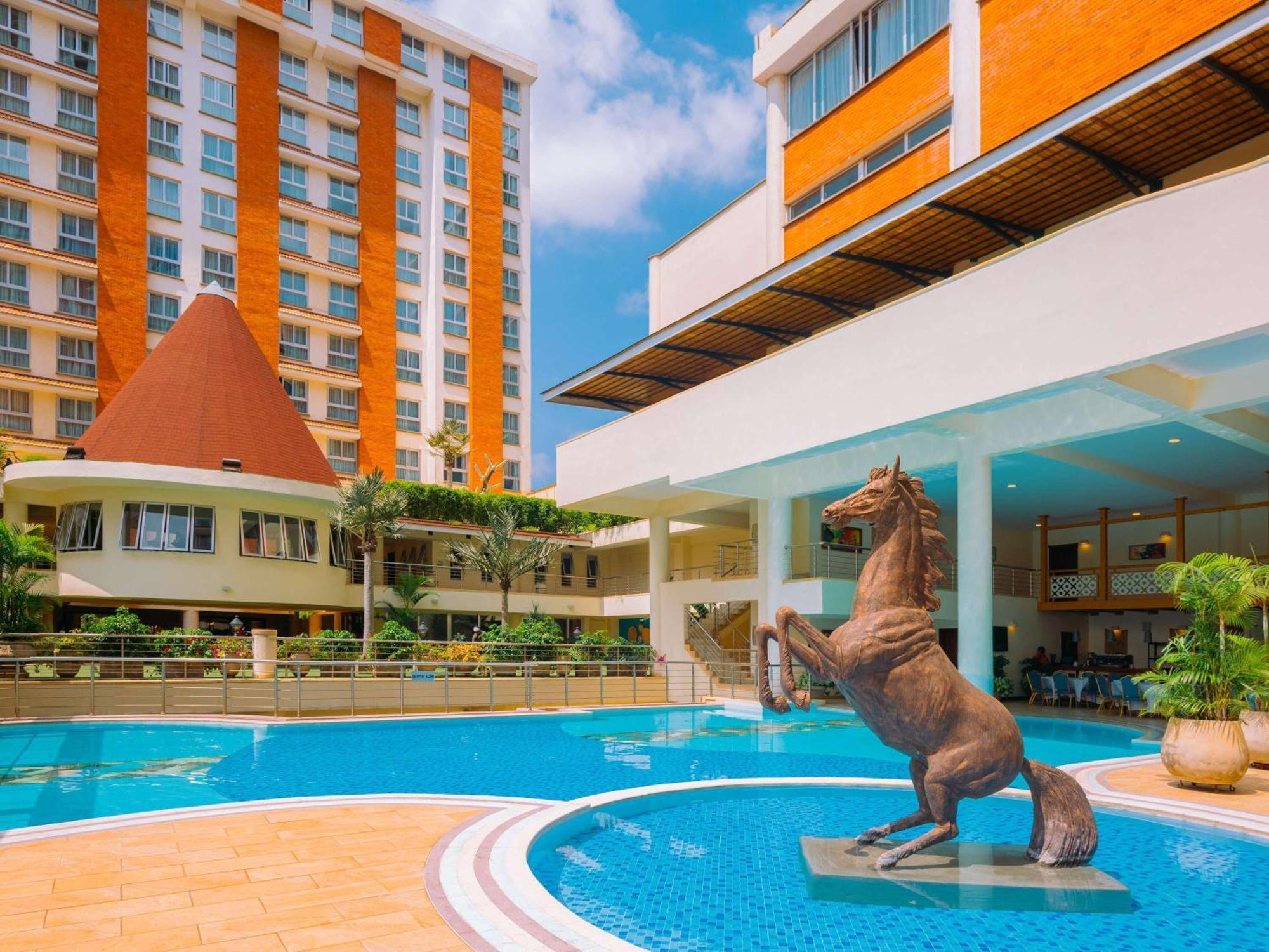 Moevenpick Hotel & Residences Найроби Екстериор снимка